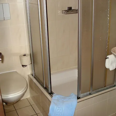 Hotel Bahnhof 2*