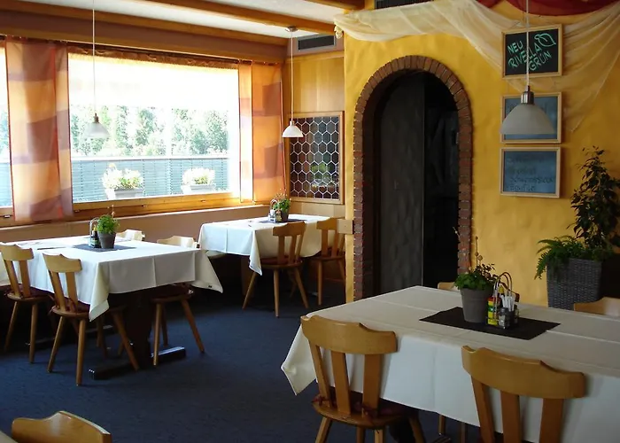 Hotel & Restaurant Bahnhof Reichenbach 2*