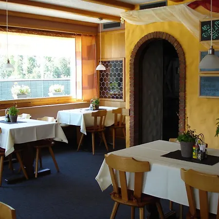 Hotel & Restaurant Bahnhof Reichenbach 2*